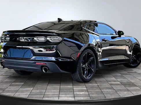 Used 2021 Chevrolet Camaro LT w/ RS Package image 6