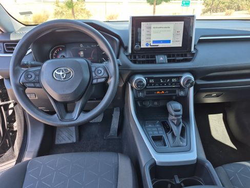 Used 2025 Toyota RAV4 XLE AWD/4WD image 18