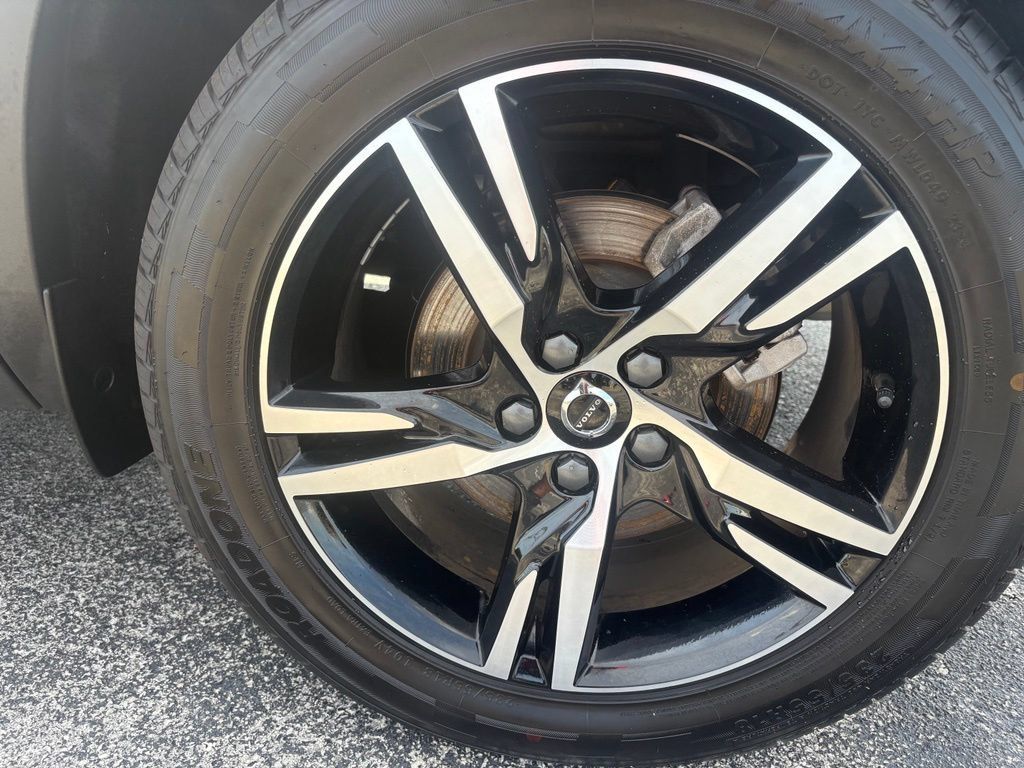 Used 2024 Volvo XC40 B5 Core AWD/4WD image 14