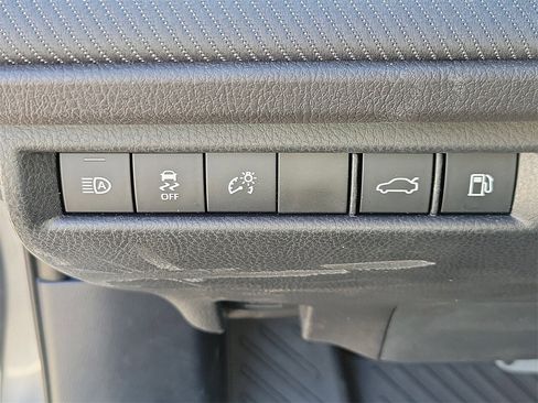 Used 2025 Toyota Camry SE image 32