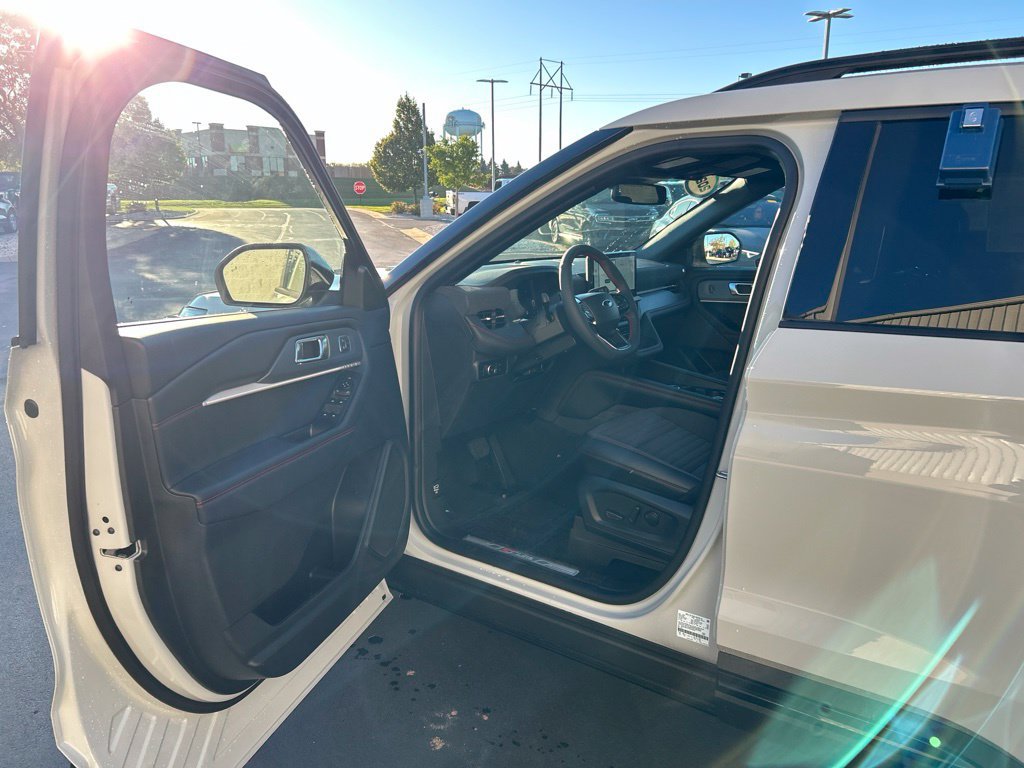 New 2027 Ford Explorer ST-Line AWD/4WD image 9