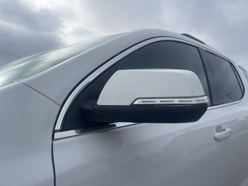 Used 2023 GMC Acadia SLE w/ Driver Convenience Package image 11