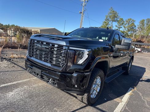 Used 2024 GMC Sierra 2500 Denali Ultimate w/ Max Trailering Package image 3