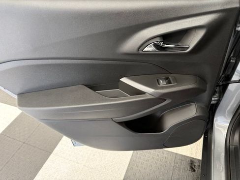 New 2026 Chevrolet Trax LS w/ LS Convenience Package FWD image 17