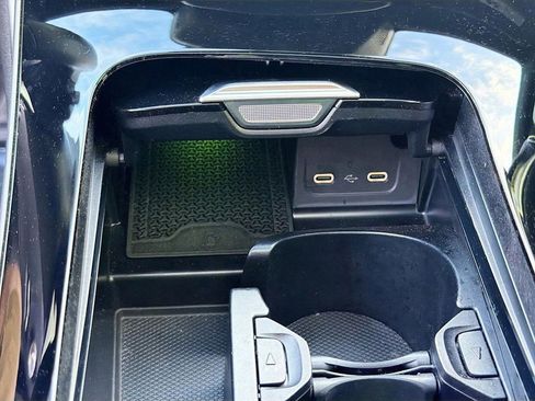 Used 2025 Mercedes-Benz C 300 Sedan image 31