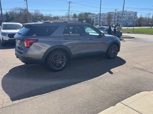 Used 2025 Ford Explorer ST-Line w/ ST-Line Street Pack AWD/4WD image 16