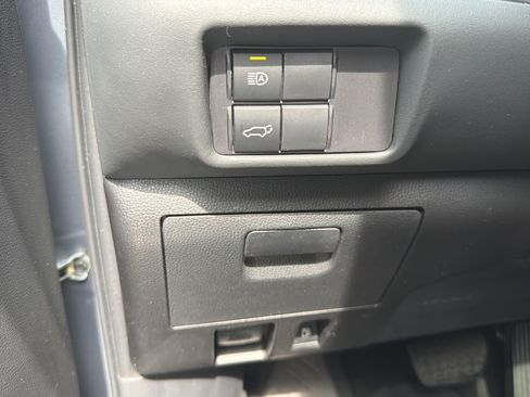 Used 2022 Toyota Highlander XLE FWD image 34