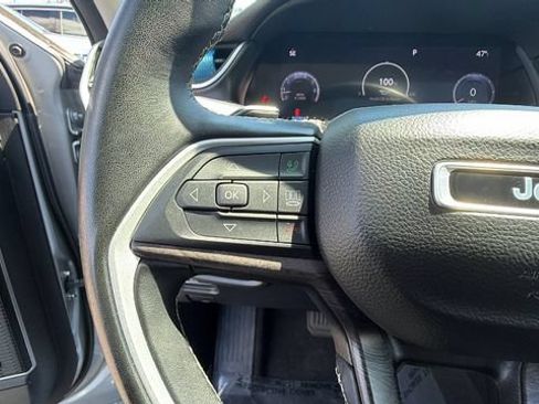 Used 2022 Jeep Grand Cherokee L Limited AWD/4WD image 32
