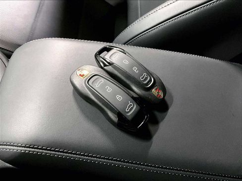 Used 2025 Porsche Macan 4 Electric image 38