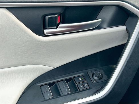New 2025 Toyota RAV4 XLE image 17