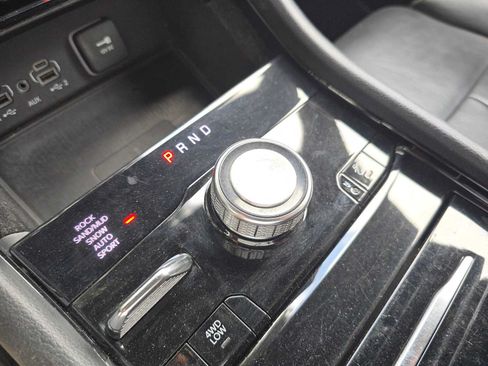 Used 2021 Jeep Grand Cherokee L Overland w/ Luxury Tech Group IV AWD/4WD image 38