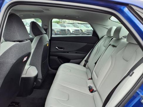 New 2025 Hyundai Elantra Limited image 11