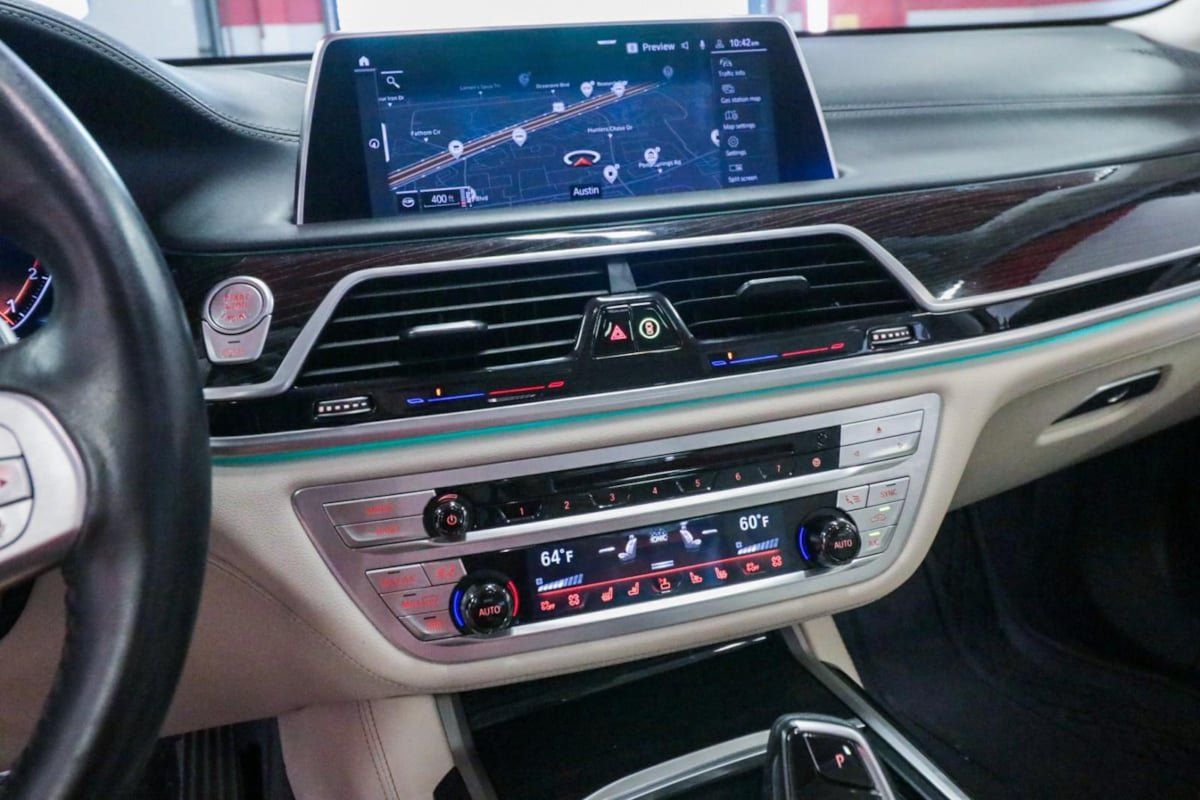 Used 2020 BMW 750i xDrive w/ Executive Package AWD/4WD image 23