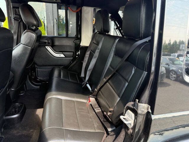 Used 2012 Jeep Wrangler Unlimited Sahara w/ Connectivity Group AWD/4WD image 15