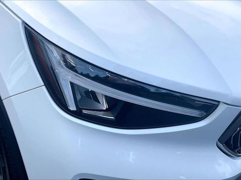 Used 2025 Volvo XC40 B5 Core w/ Protection Package Premier image 31