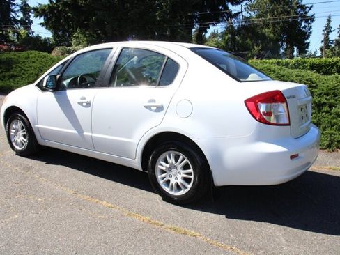 Used 2012 Suzuki SX4 LE FWD image 4