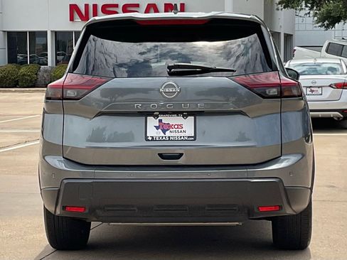 Used 2025 Nissan Rogue SV FWD image 5