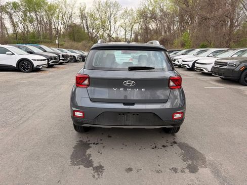 Certified 2025 Hyundai Venue SEL FWD image 4