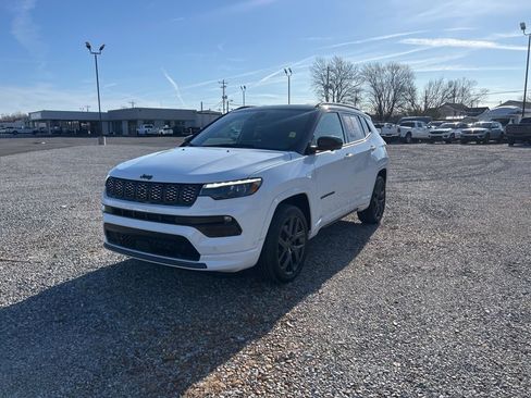 Used 2024 Jeep Compass Limited w/ Driver Assist Group I image 8