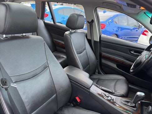 Used 2011 BMW 328i xDrive Wagon image 16