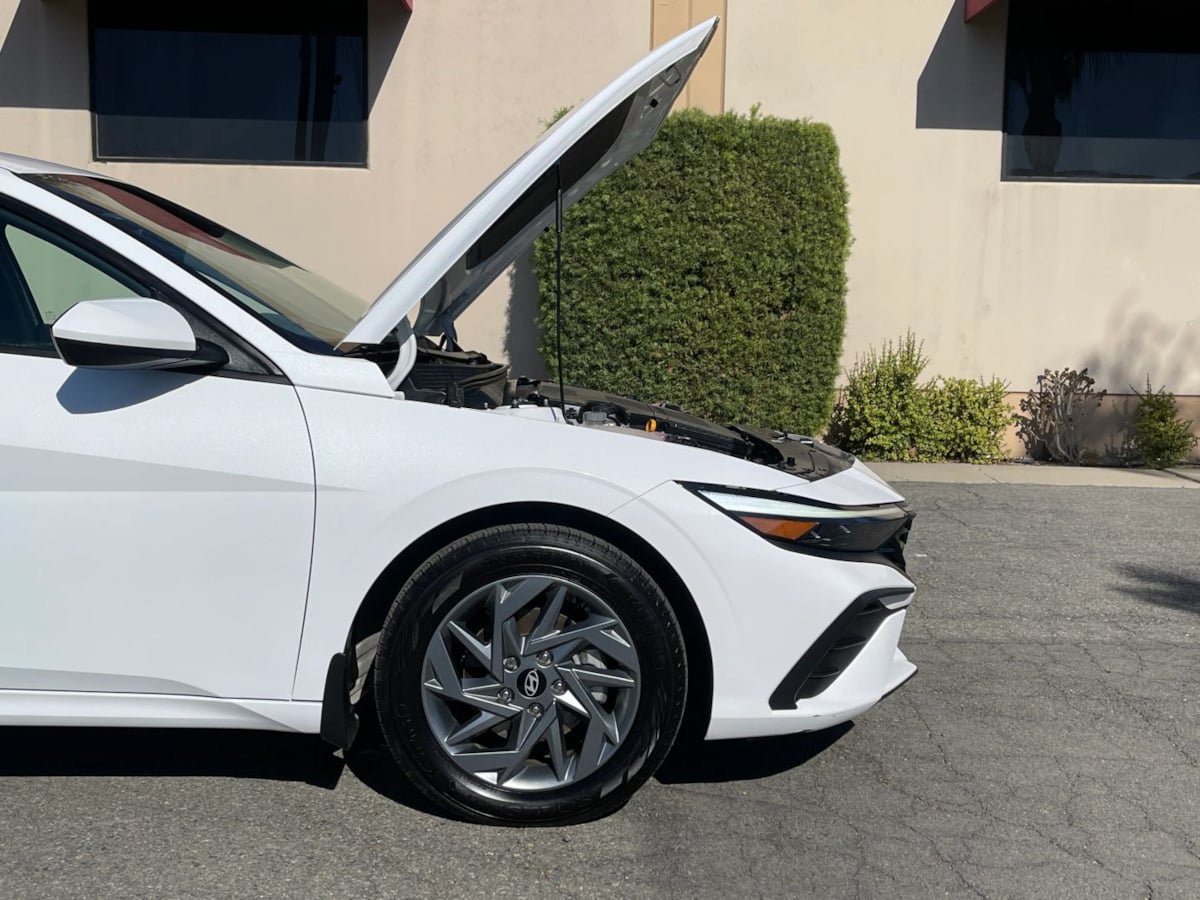 Used 2024 Hyundai Elantra Blue FWD image 31