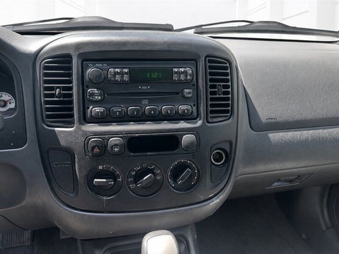 Used 2005 Ford Escape XLS AWD/4WD image 11