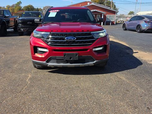 Used 2020 Ford Explorer XLT w/ Equipment Group 202A image 5