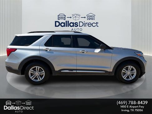 Used 2022 Ford Explorer XLT w/ Equipment Group 202A image 5