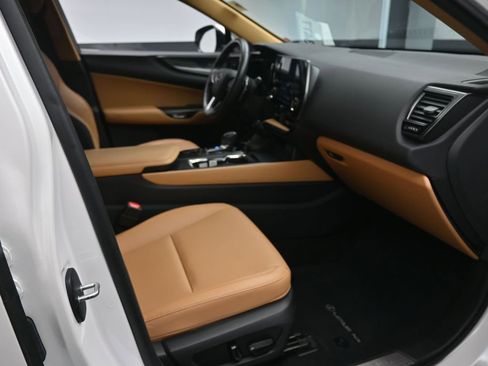 Used 2024 Lexus NX 250 FWD w/ Towing Package (2000 Lbs) image 27