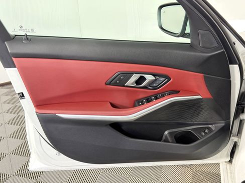 Certified 2025 BMW 330i Sedan image 10