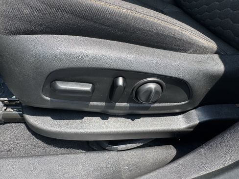 Used 2020 Chevrolet Equinox LT FWD image 10