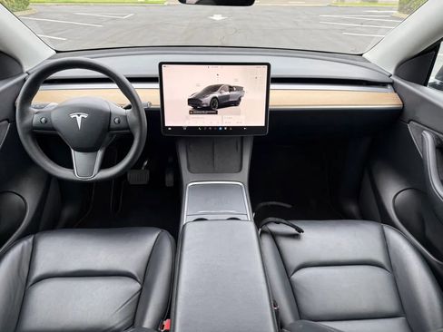 Used 2022 Tesla Model Y Long Range image 13