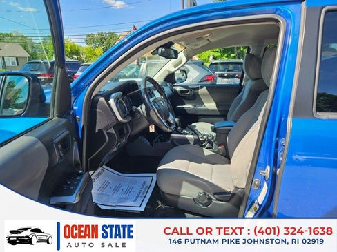 Used 2018 Toyota Tacoma SR5 AWD/4WD image 10