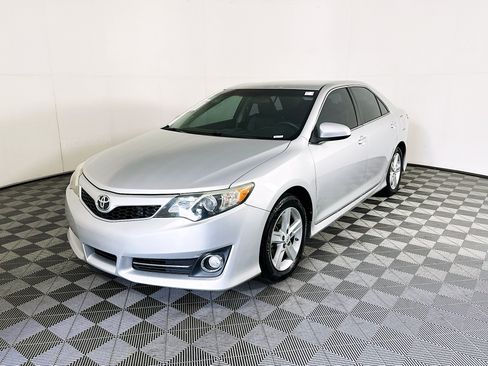 Used 2013 Toyota Camry SE FWD image 7