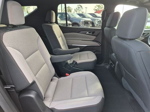 Used 2025 Chevrolet Traverse LT FWD image 21