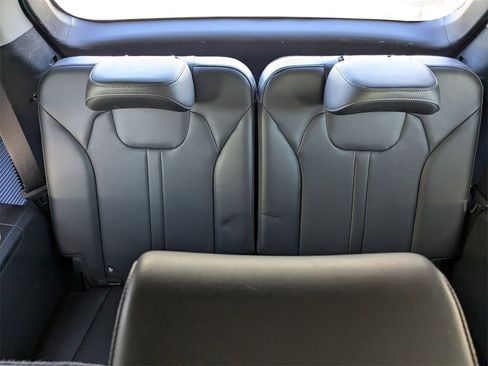 Used 2024 Kia Sorento S image 34