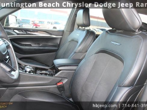 Used 2023 Jeep Grand Cherokee Trailhawk image 37