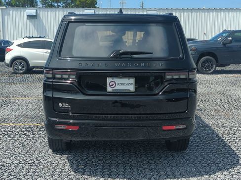 Used 2022 Jeep Grand Wagoneer Series II AWD/4WD image 5