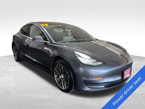 Used 2018 Tesla Model 3 Long Range RWD image 3