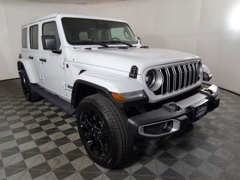 Certified 2025 Jeep Wrangler Unlimited Sahara AWD/4WD image 3