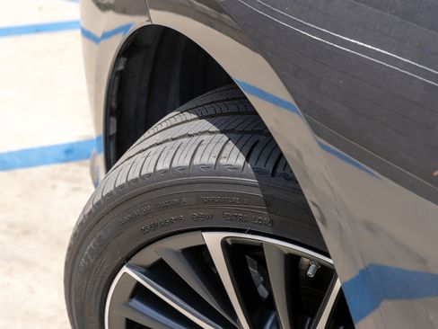 Used 2022 Lexus ES 300h w/ Accessory Package FWD image 34