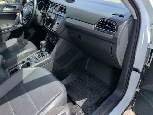 Used 2018 Volkswagen Tiguan SEL AWD/4WD image 27