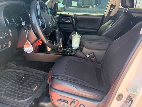 Used 2018 Toyota 4Runner TRD Off-Road Premium AWD/4WD image 10