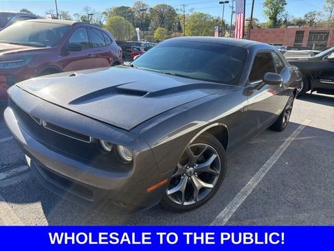Used 2017 Dodge Challenger SXT image 1