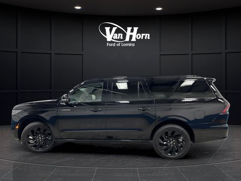 Used 2025 Lincoln Navigator L Reserve w/ Jet Appearance Package AWD/4WD image 4
