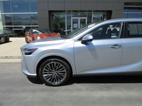 Used 2025 Lexus RX 450h AWD w/ Convenience Package image 2