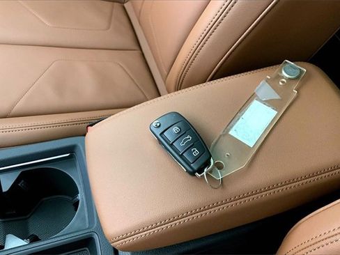 Certified 2025 Audi Q3 2.0T Premium image 11