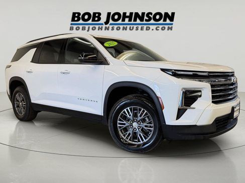 Used 2025 Chevrolet Traverse LT AWD/4WD image 1