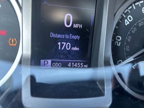 Used 2017 Toyota Tacoma Limited w/ Tow Package image 11