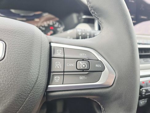 Used 2025 Jeep Compass Limited image 22